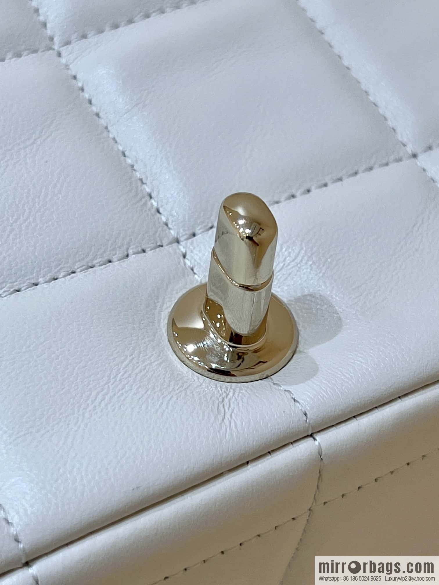 CHANEL 23C dice chain strap square fat man AS3744 white