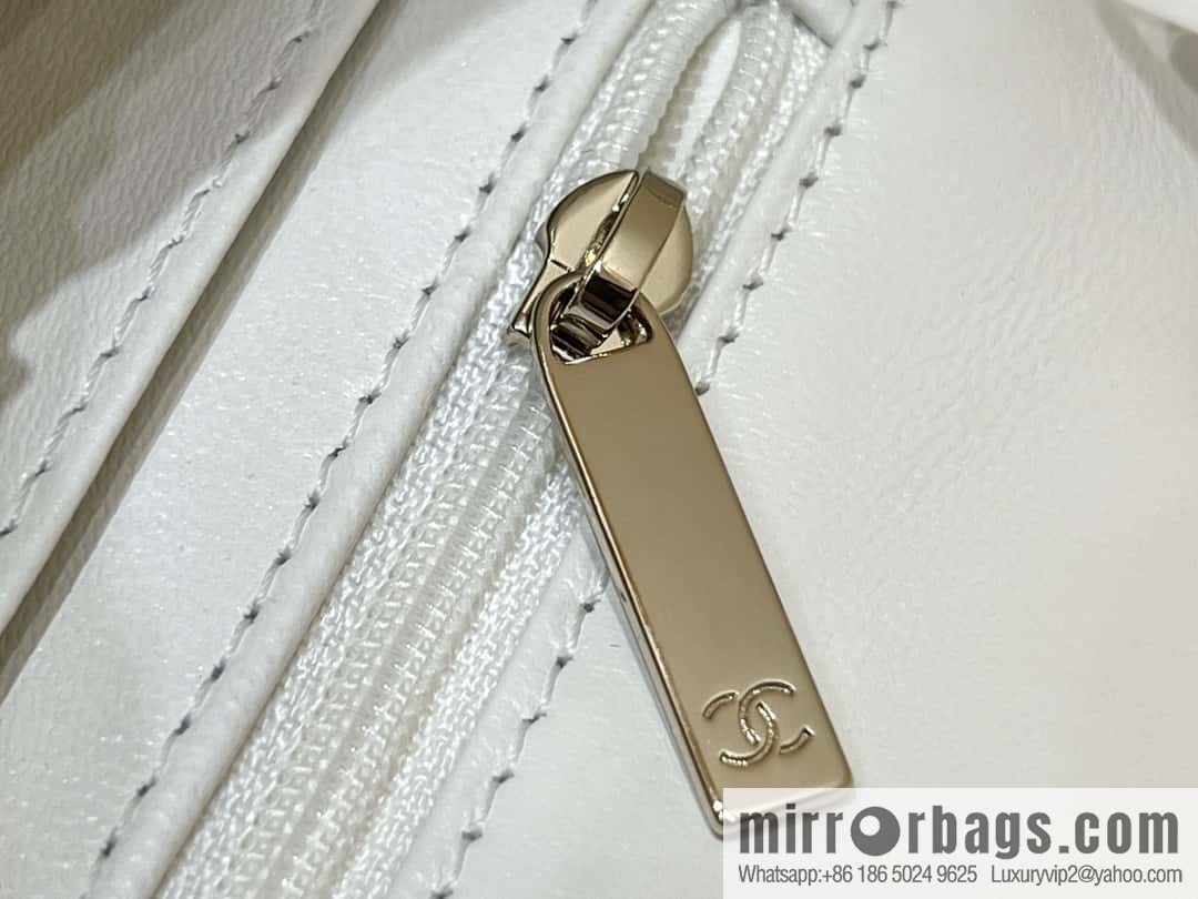 CHANEL 23C dice chain strap square fat man AS3744 white