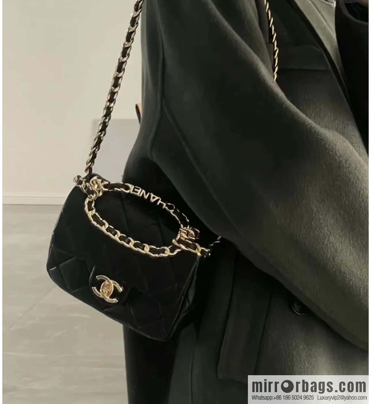 CHANEL 23C early spring vacation new model, arm in arm fat AS3748