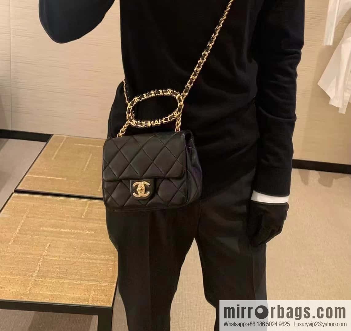 CHANEL 23C early spring vacation new model, arm in arm fat AS3748