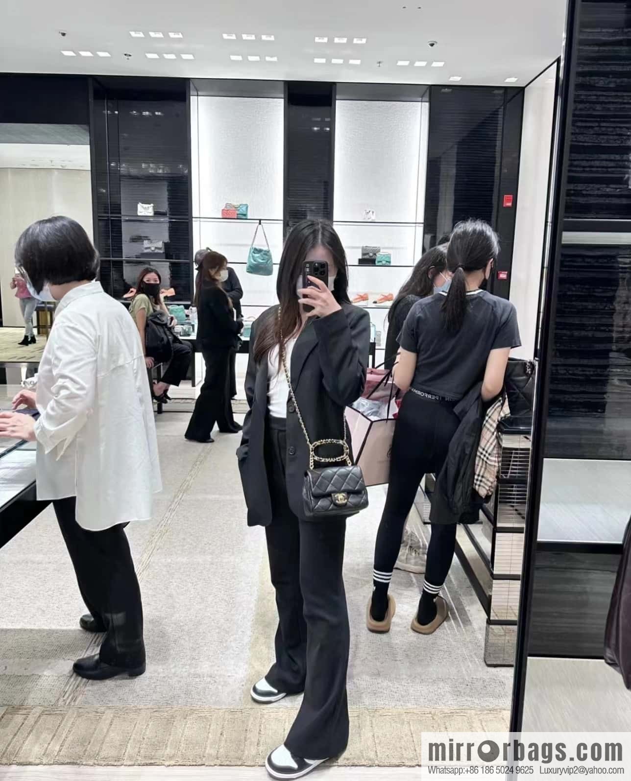 CHANEL 23C early spring vacation new model, arm in arm fat AS3748