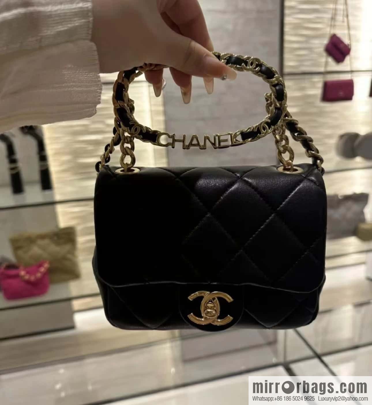 CHANEL 23C early spring vacation new model, arm in arm fat AS3748