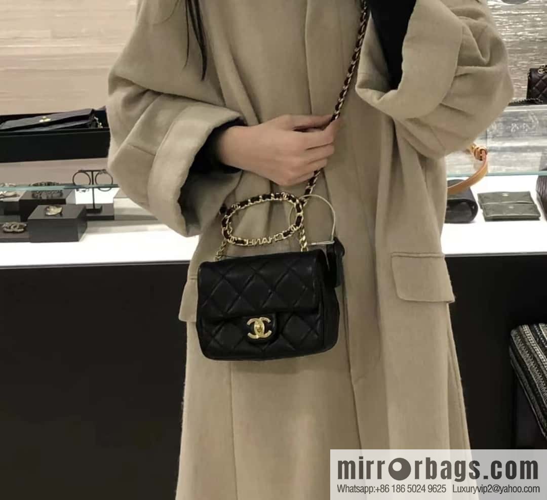 CHANEL 23C early spring vacation new model, arm in arm fat AS3748