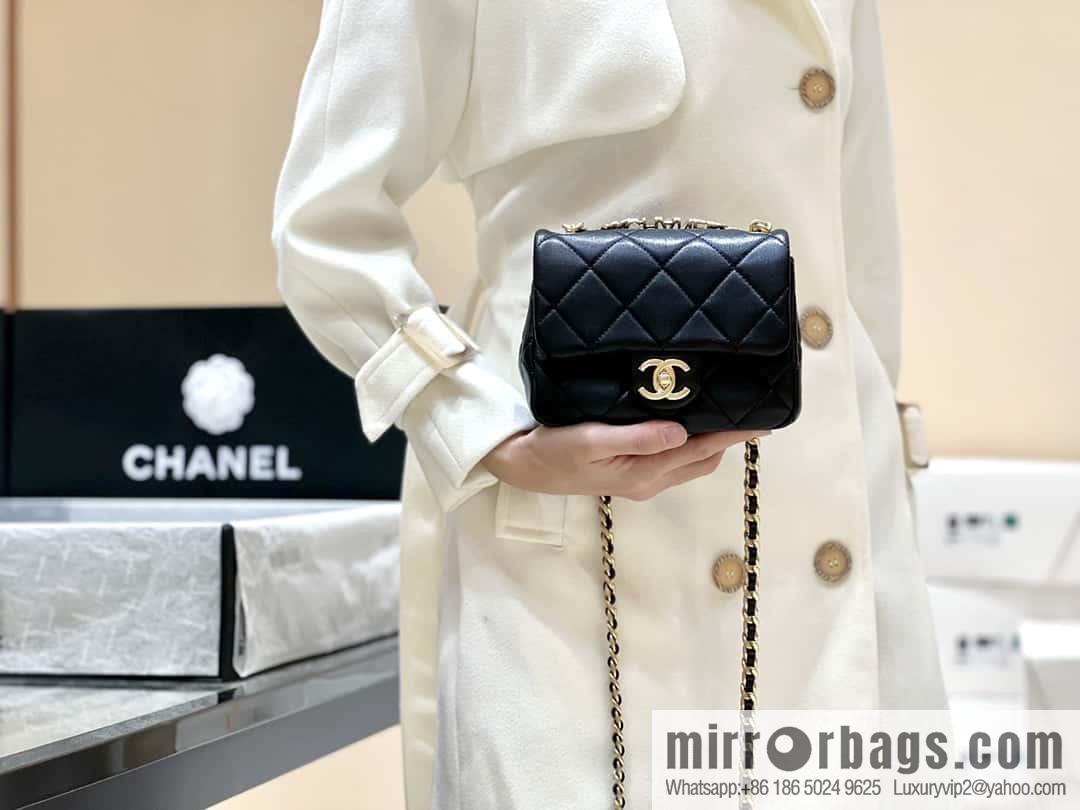 CHANEL 23C early spring vacation new model, arm in arm fat AS3748