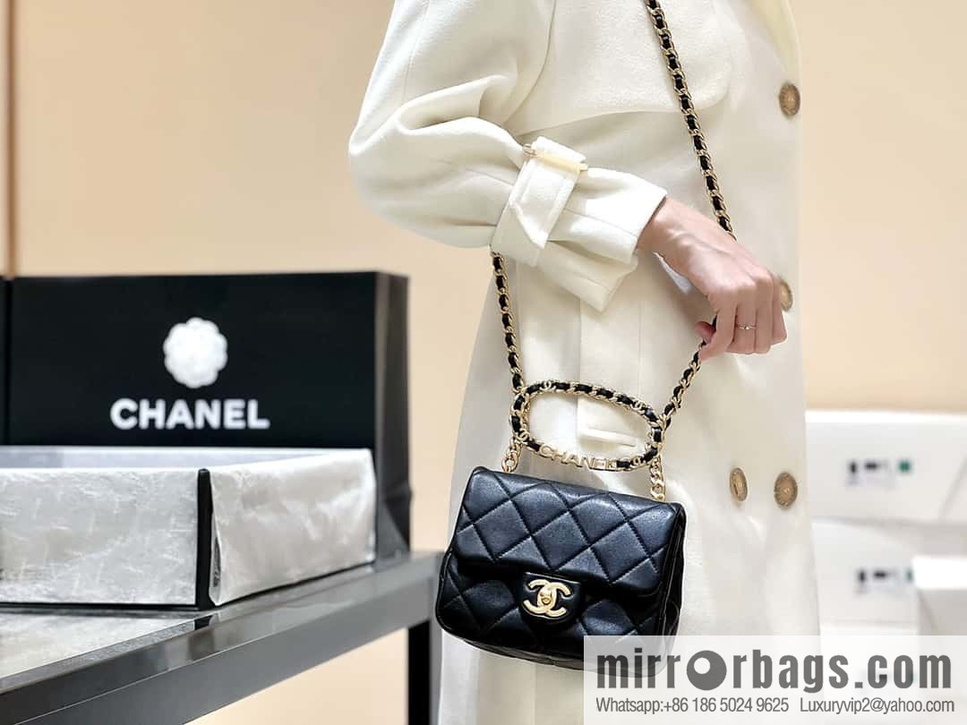 CHANEL 23C early spring vacation new model, arm in arm fat AS3748