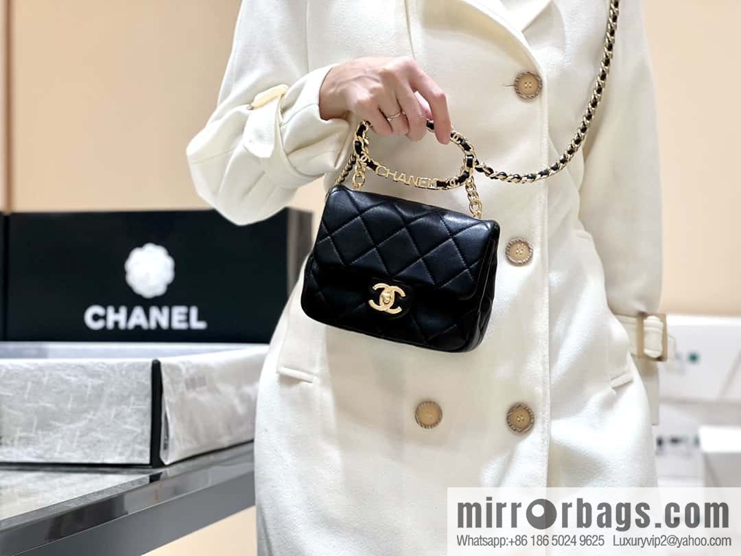 CHANEL 23C early spring vacation new model, arm in arm fat AS3748