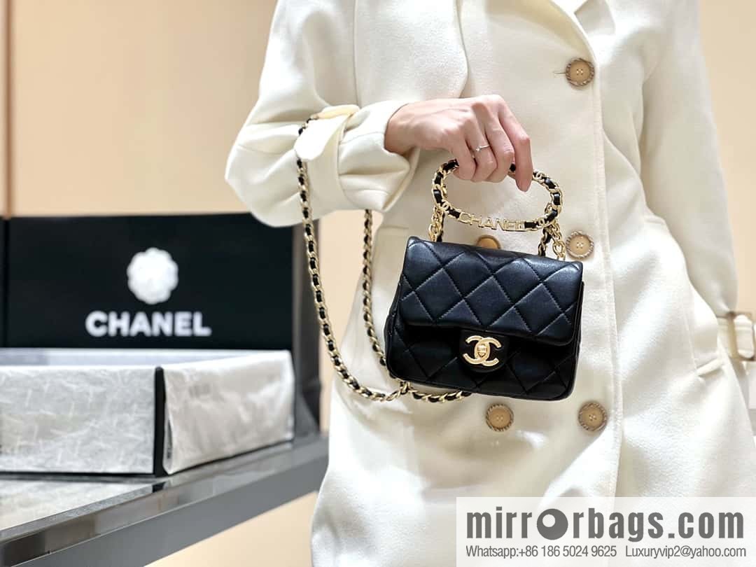 CHANEL 23C early spring vacation new model, arm in arm fat AS3748
