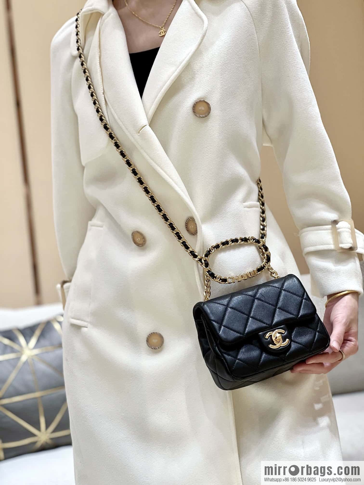 CHANEL 23C early spring vacation new model, arm in arm fat AS3748
