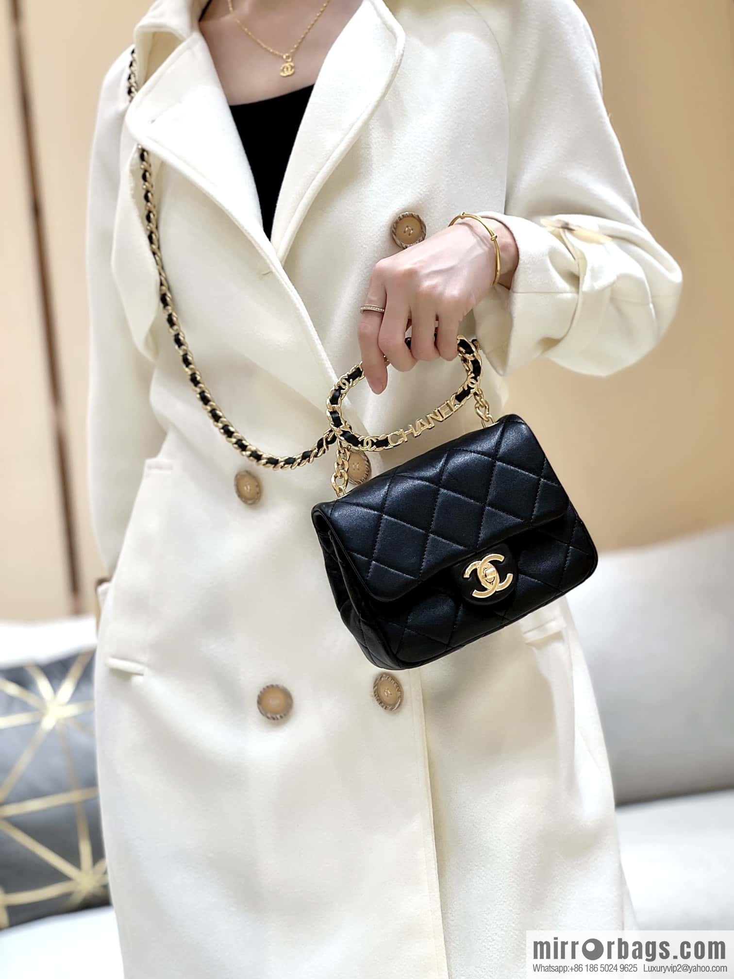 CHANEL 23C early spring vacation new model, arm in arm fat AS3748