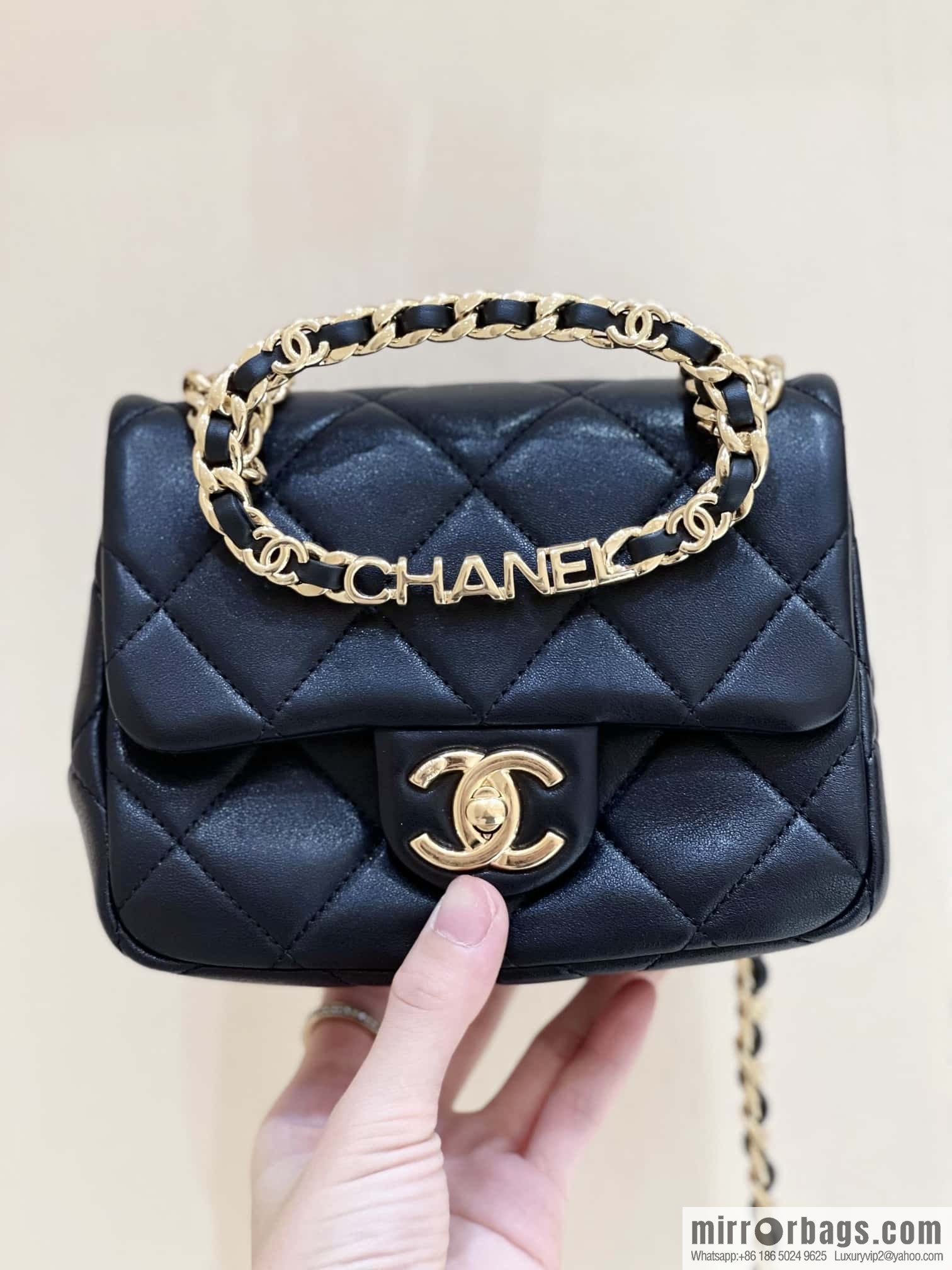 CHANEL 23C early spring vacation new model, arm in arm fat AS3748
