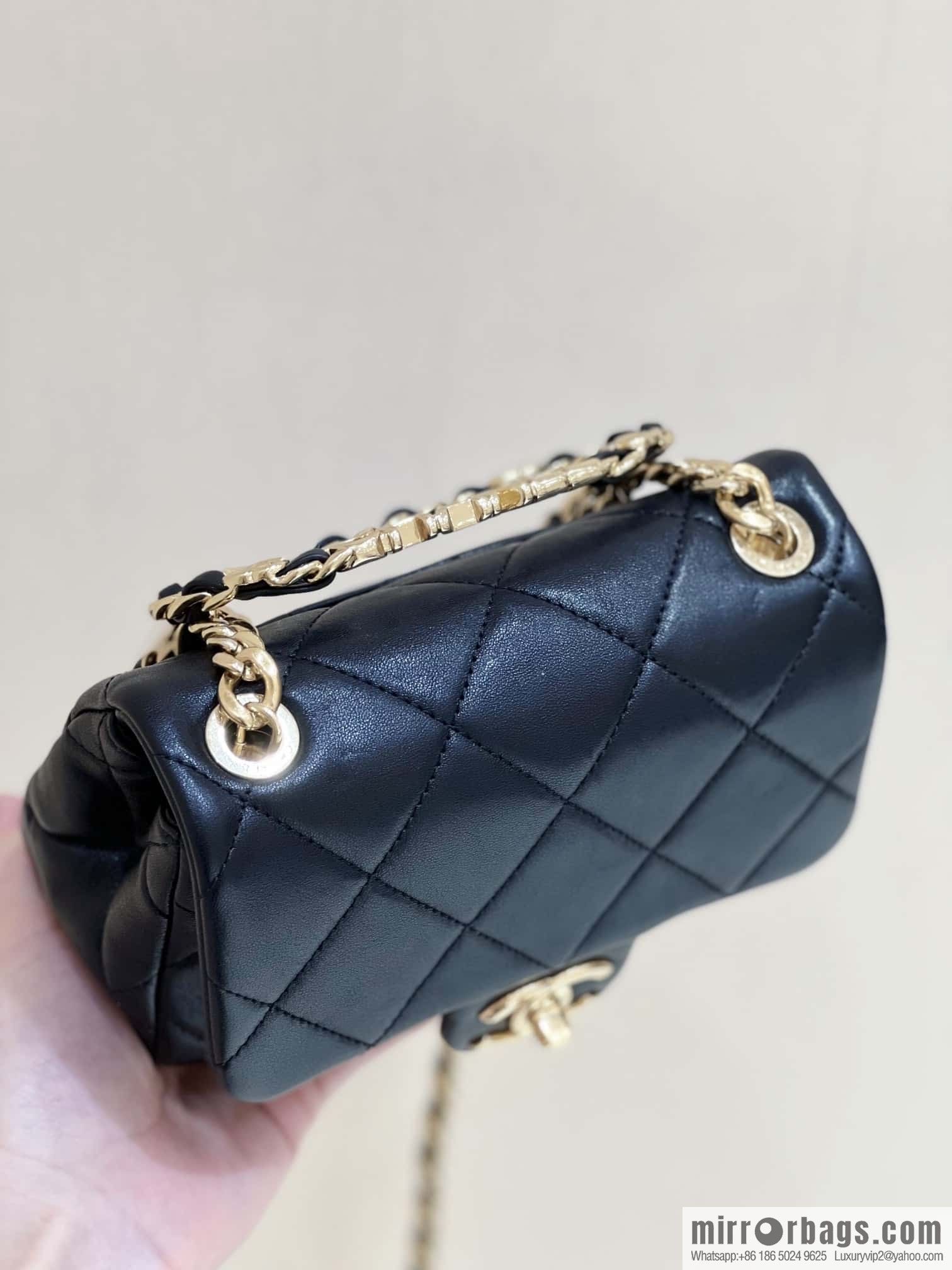 CHANEL 23C early spring vacation new model, arm in arm fat AS3748