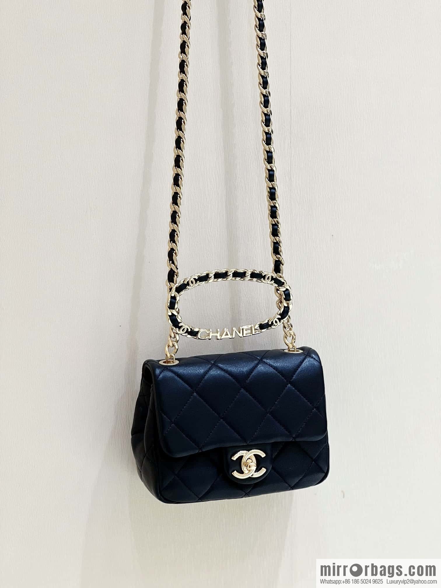 CHANEL 23C early spring vacation new model, arm in arm fat AS3748