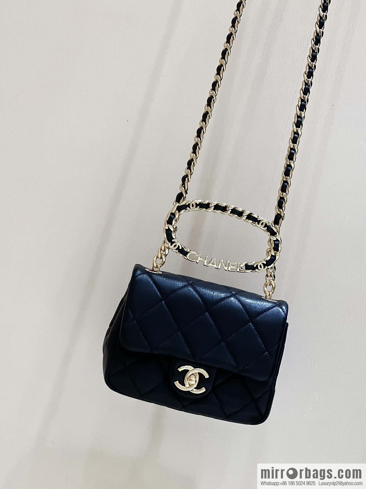 CHANEL 23C early spring vacation new model, arm in arm fat AS3748