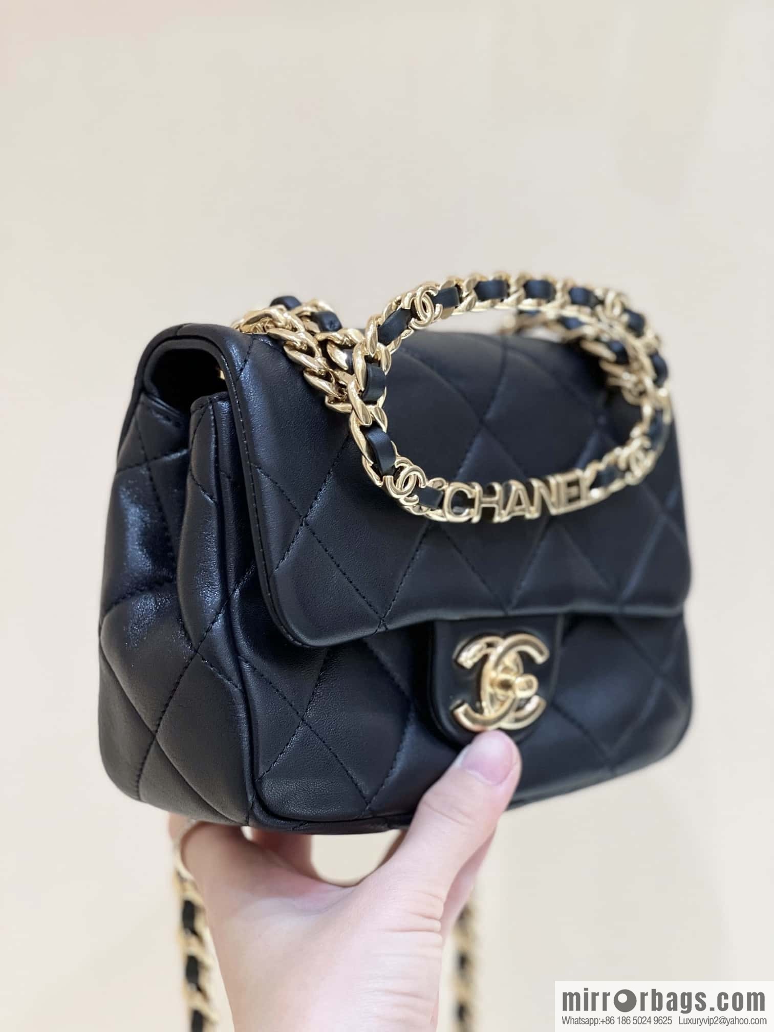 CHANEL 23C early spring vacation new model, arm in arm fat AS3748