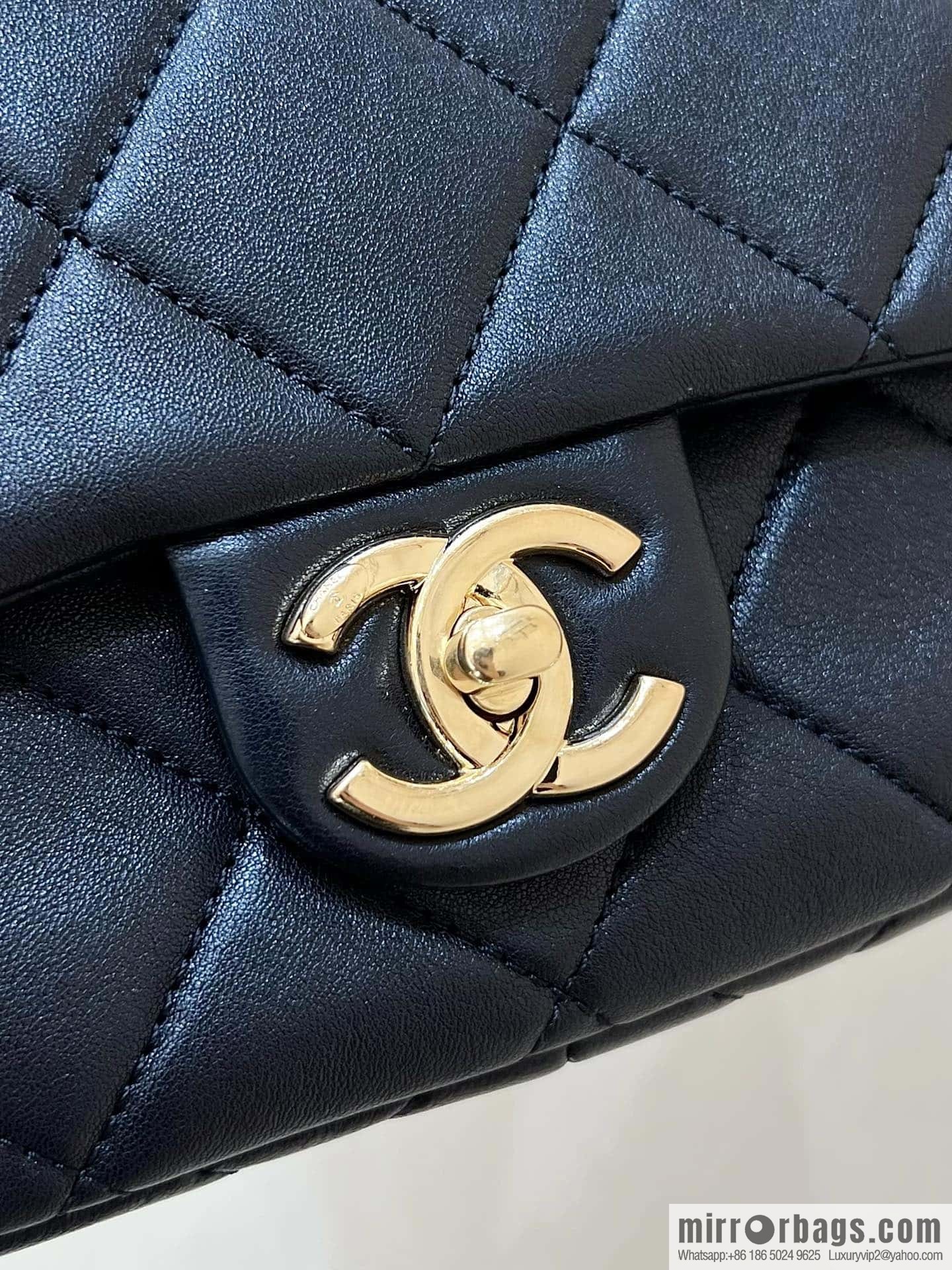 CHANEL 23C early spring vacation new model, arm in arm fat AS3748