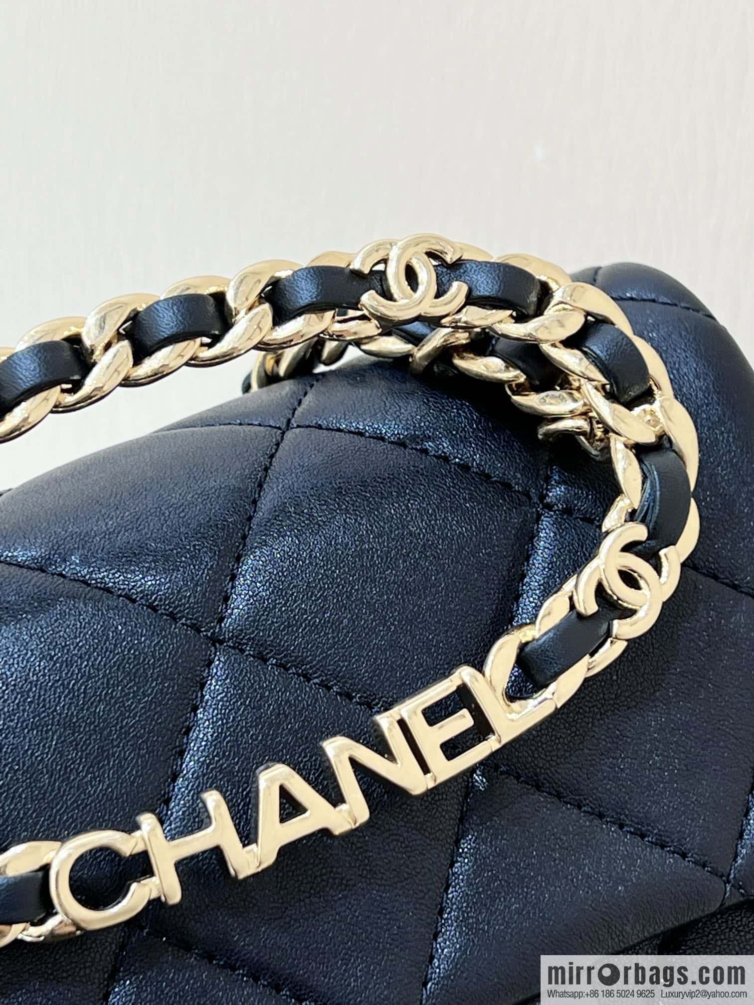 CHANEL 23C early spring vacation new model, arm in arm fat AS3748