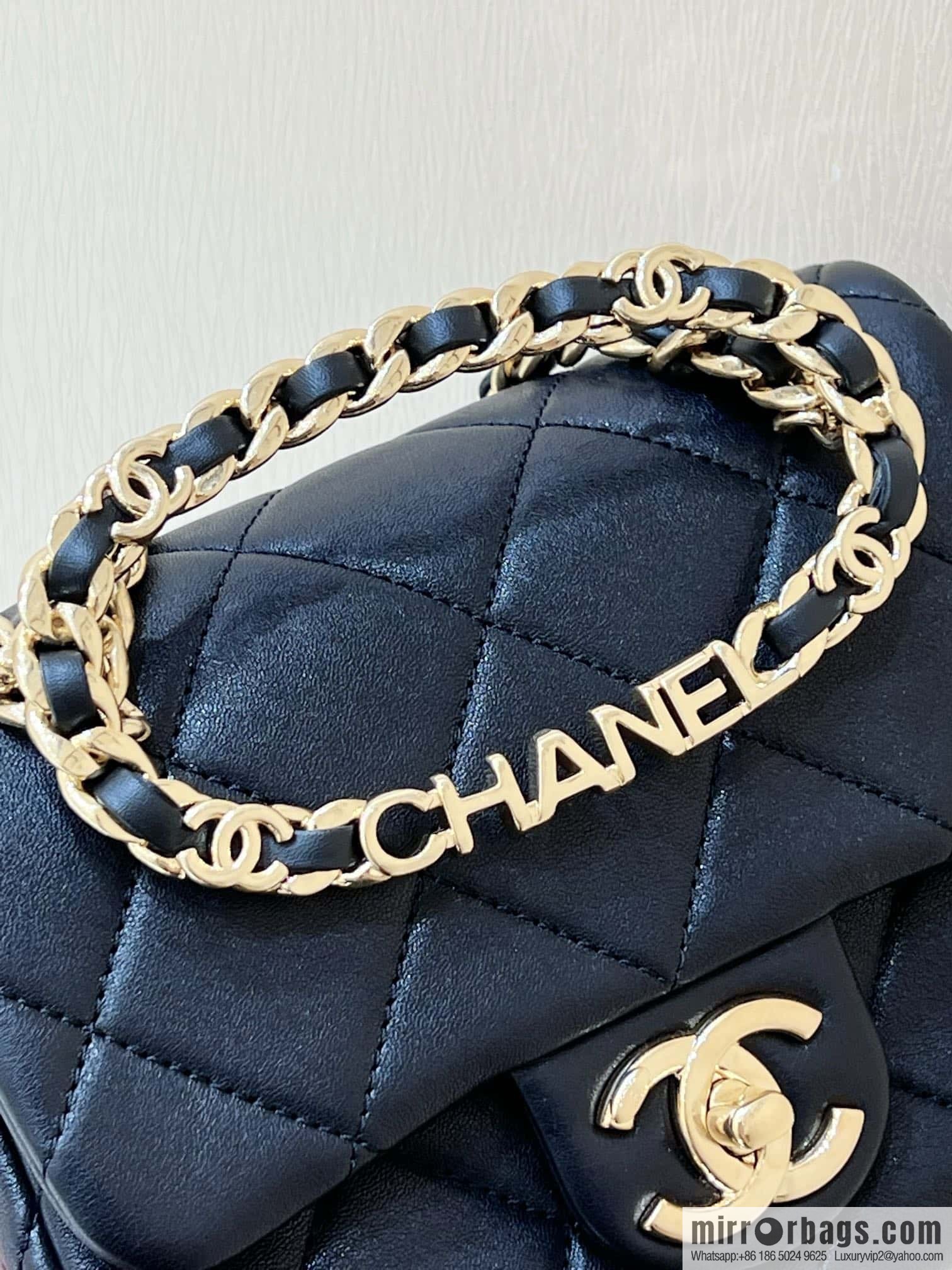 CHANEL 23C early spring vacation new model, arm in arm fat AS3748