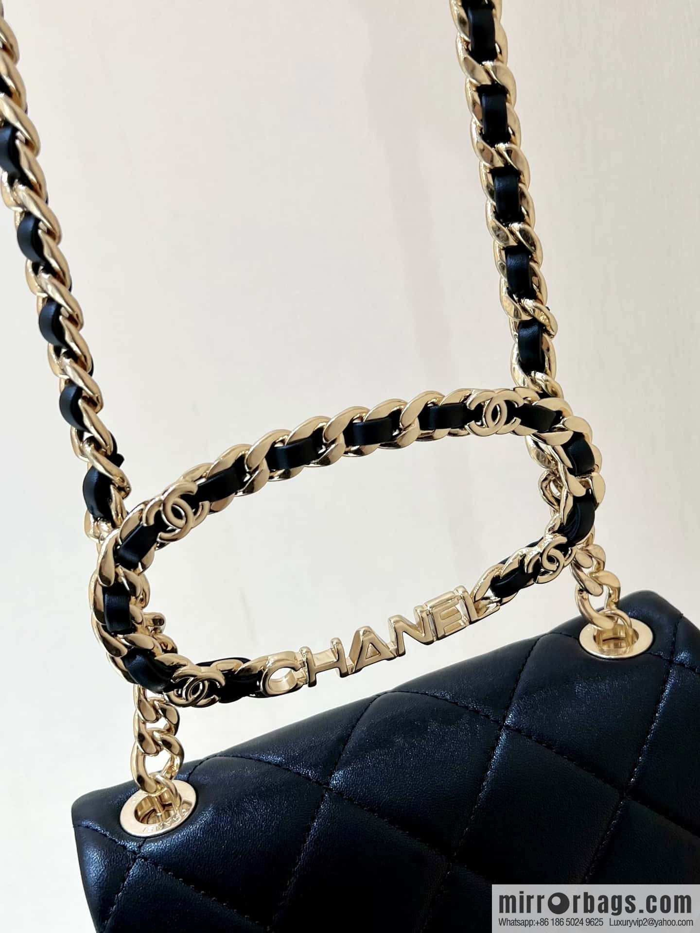 CHANEL 23C early spring vacation new model, arm in arm fat AS3748
