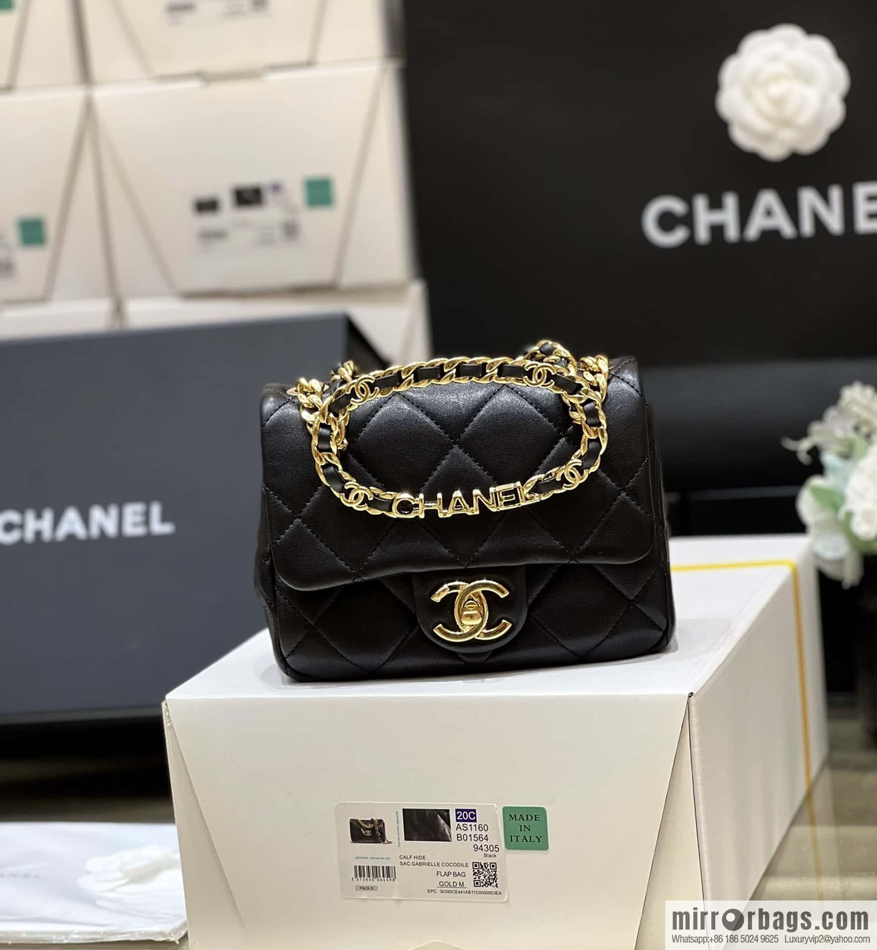 CHANEL 23C early spring vacation new model, arm in arm fat AS3748