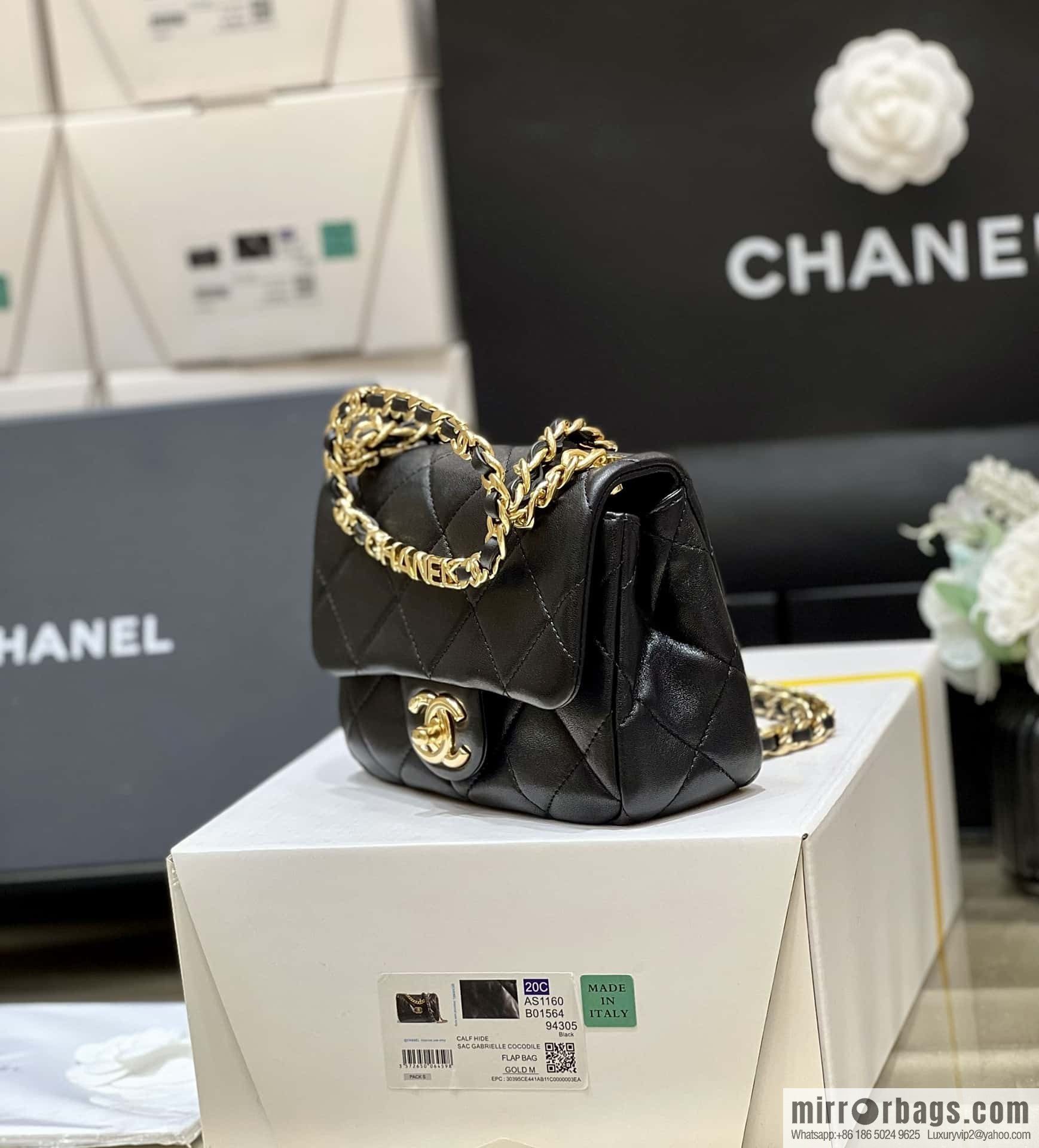 CHANEL 23C early spring vacation new model, arm in arm fat AS3748