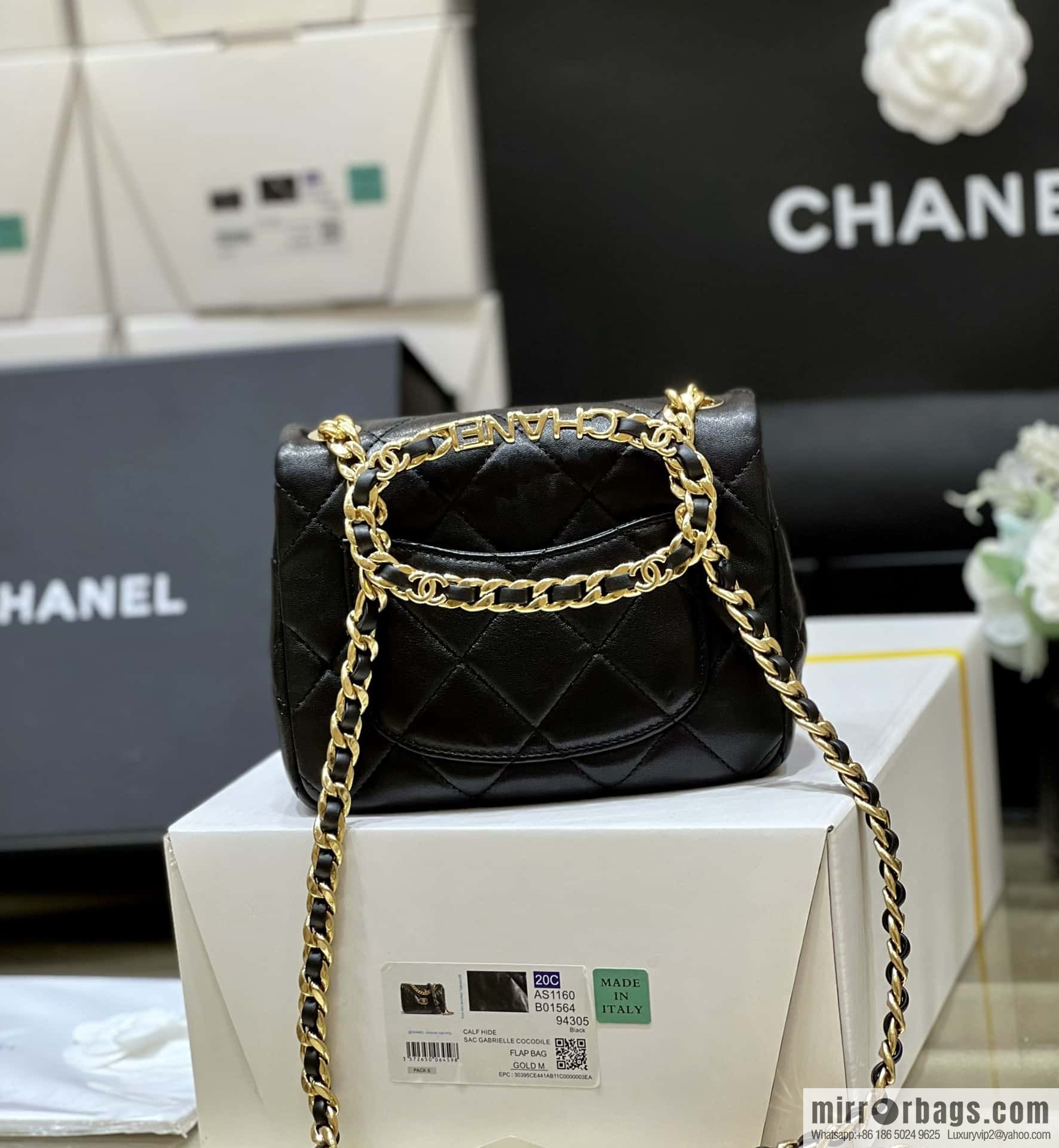 CHANEL 23C early spring vacation new model, arm in arm fat AS3748