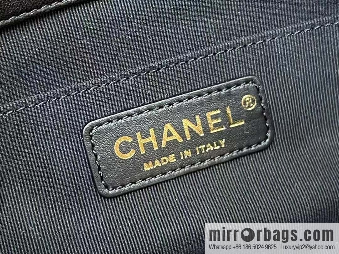 CHANEL 23C early spring vacation new model, arm in arm fat AS3748