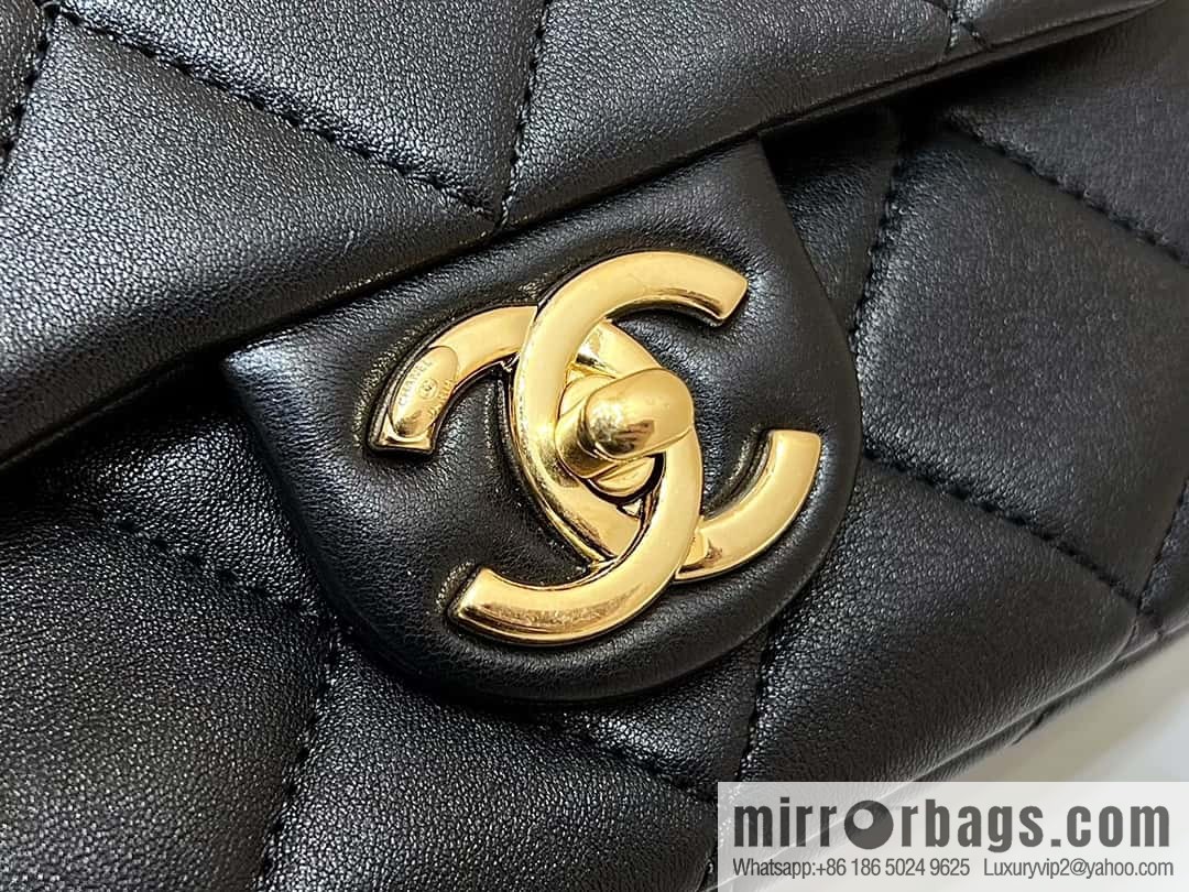 CHANEL 23C early spring vacation new model, arm in arm fat AS3748