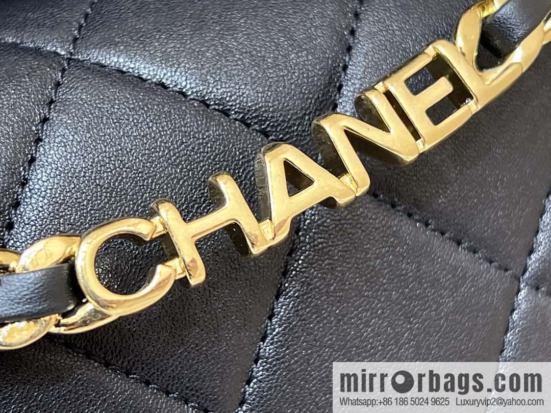 CHANEL 23C early spring vacation new model, arm in arm fat AS3748