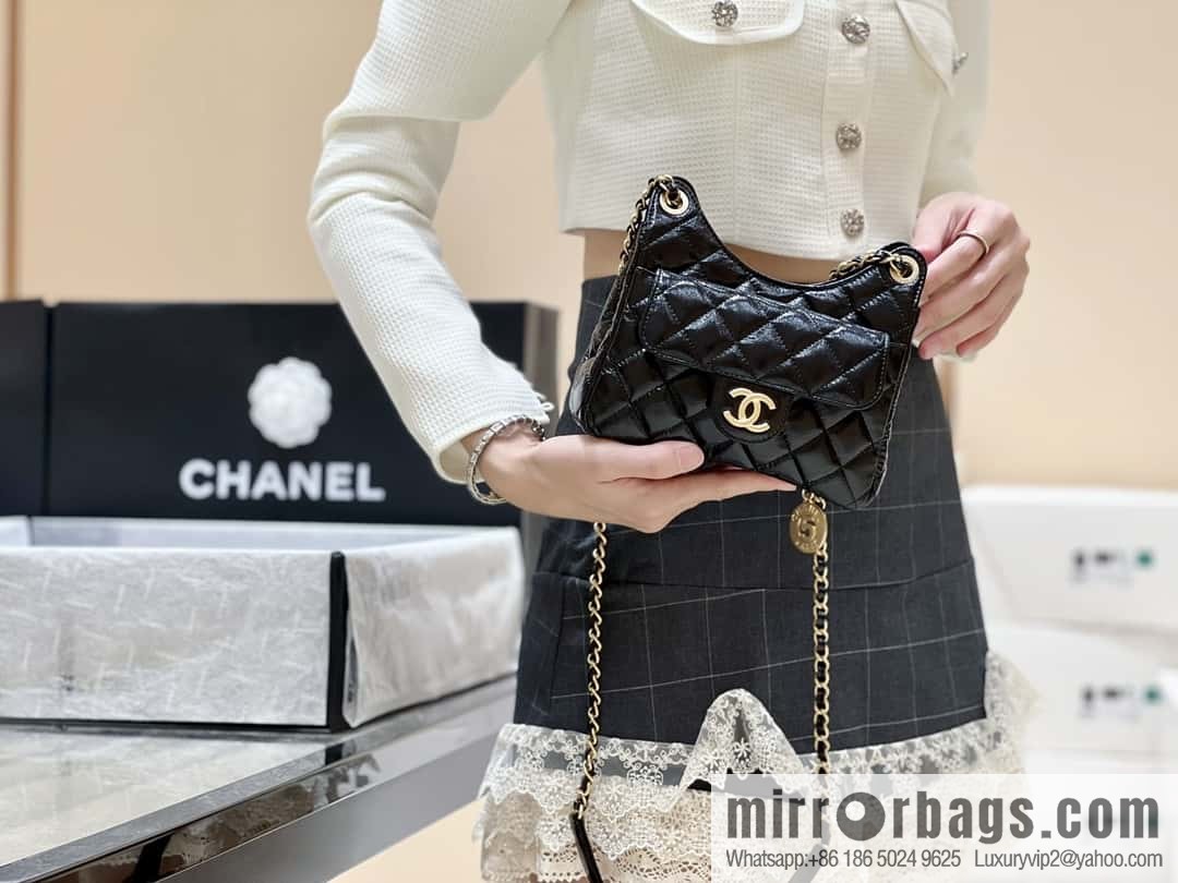 CHANEL 23C early spring vacation new No. 5 gold coin tag hobo hippie bag AS3710