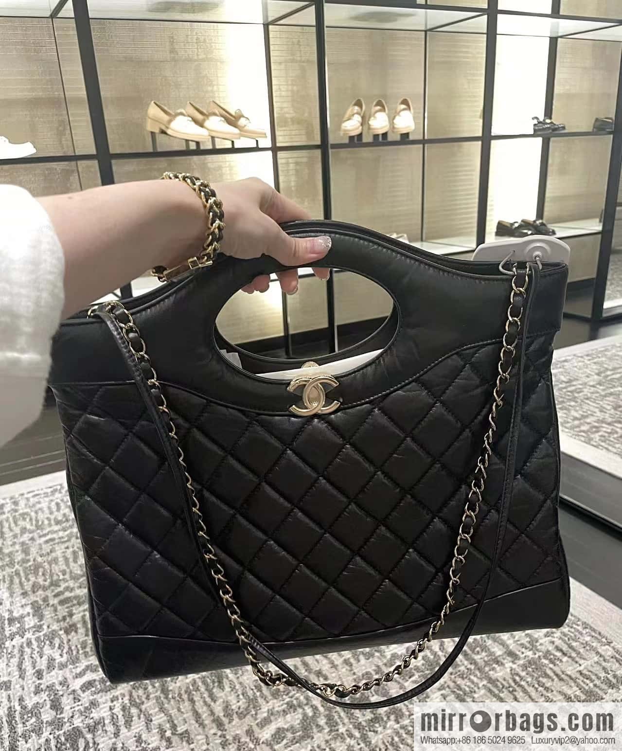 CHANEL 23A Superior Handicraft Series 31bag Large AS1010 black