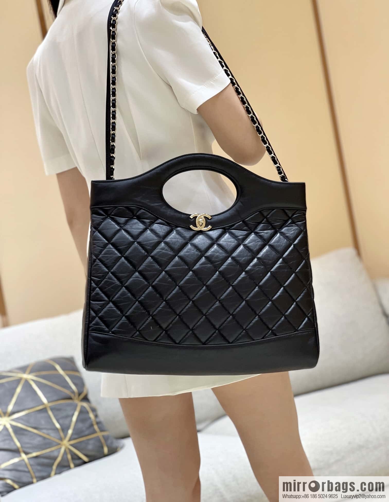 CHANEL 23A Superior Handicraft Series 31bag Large AS1010 black