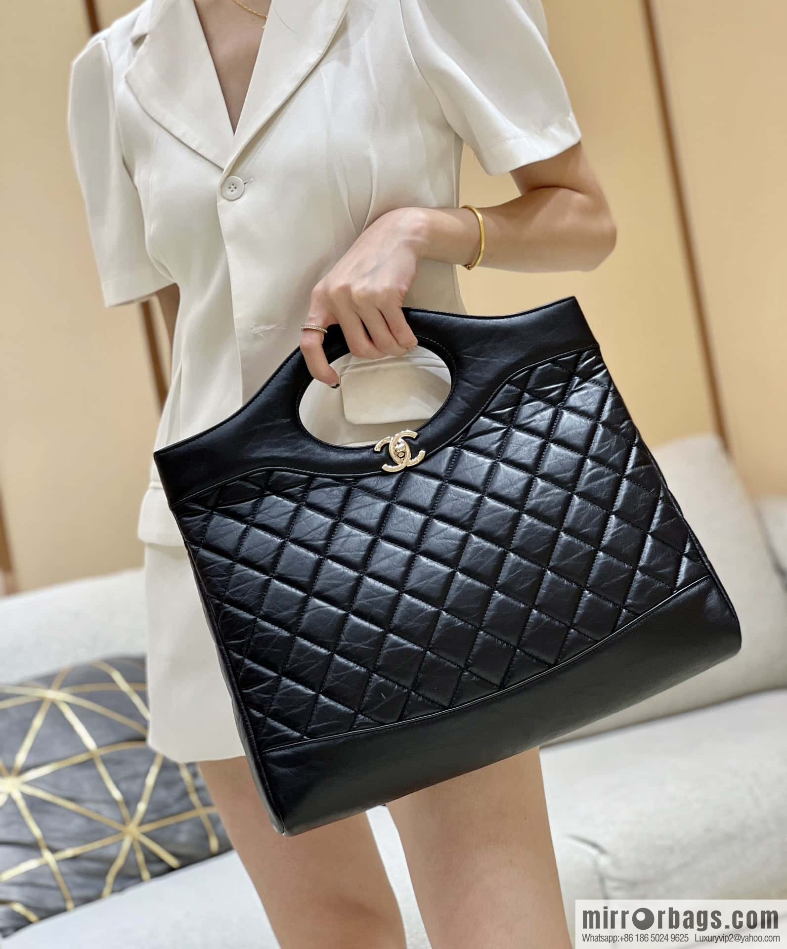 CHANEL 23A Superior Handicraft Series 31bag Large AS1010 black