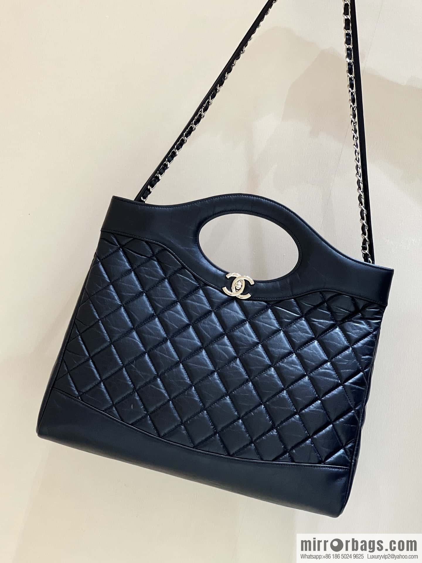 CHANEL 23A Superior Handicraft Series 31bag Large AS1010 black