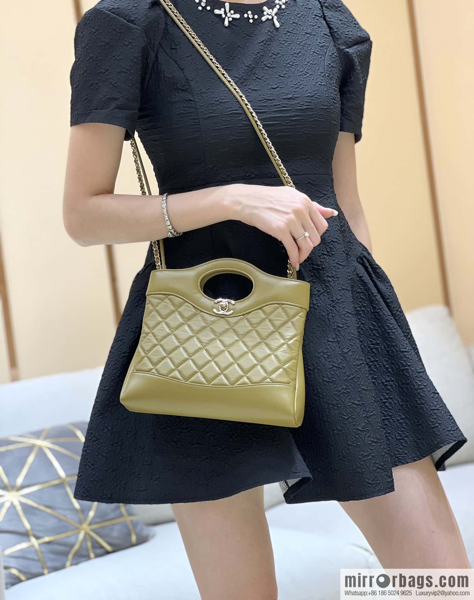 CHANEL 23A Superior Handicraft Series 31bag mini AS4133 olive green