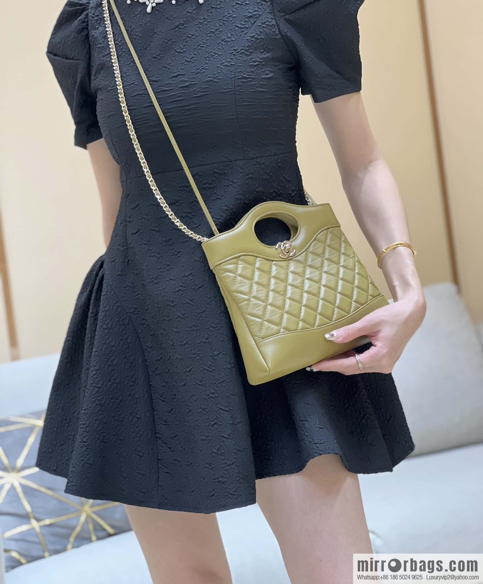 CHANEL 23A Superior Handicraft Series 31bag mini AS4133 olive green