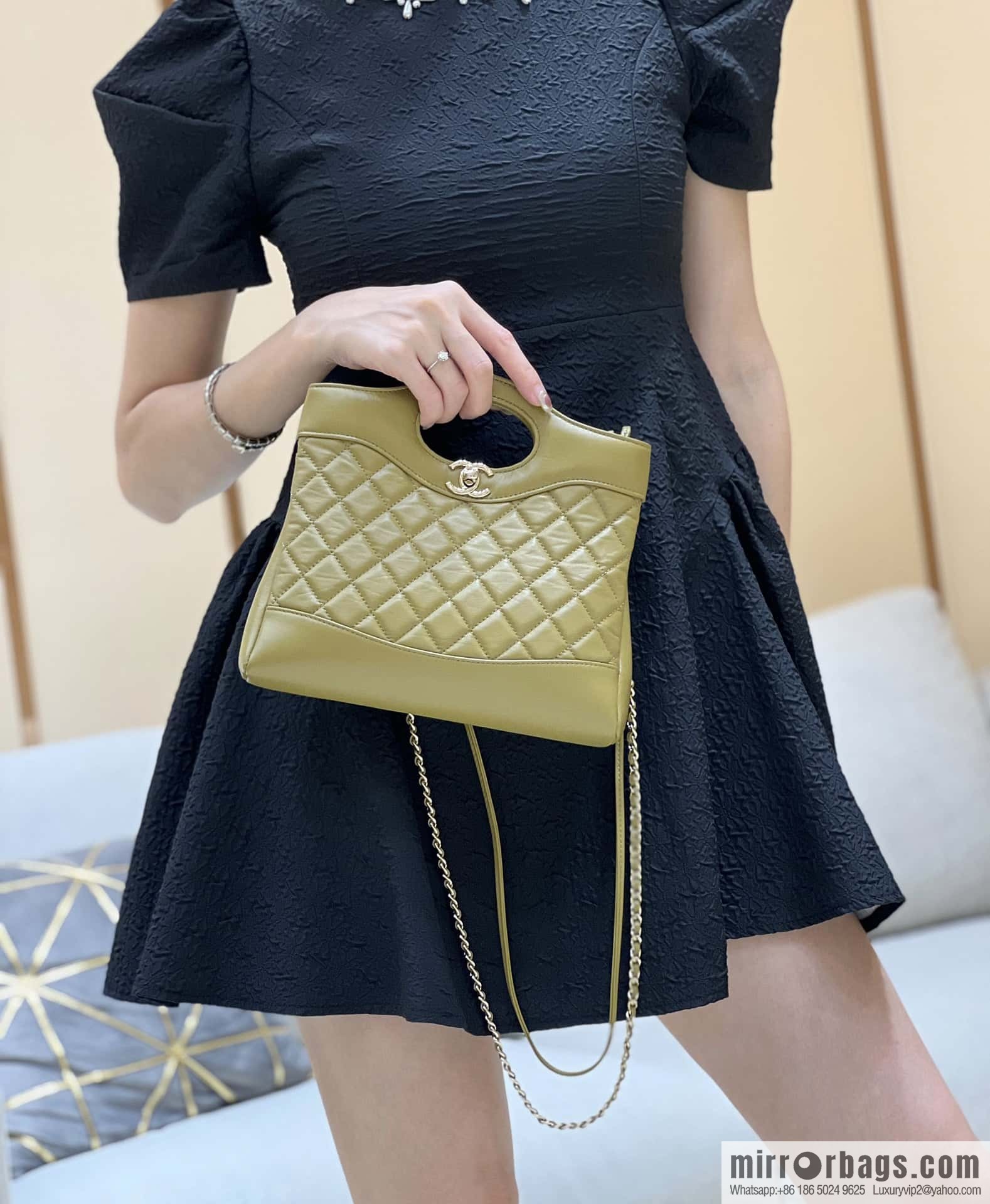 CHANEL 23A Superior Handicraft Series 31bag mini AS4133 olive green