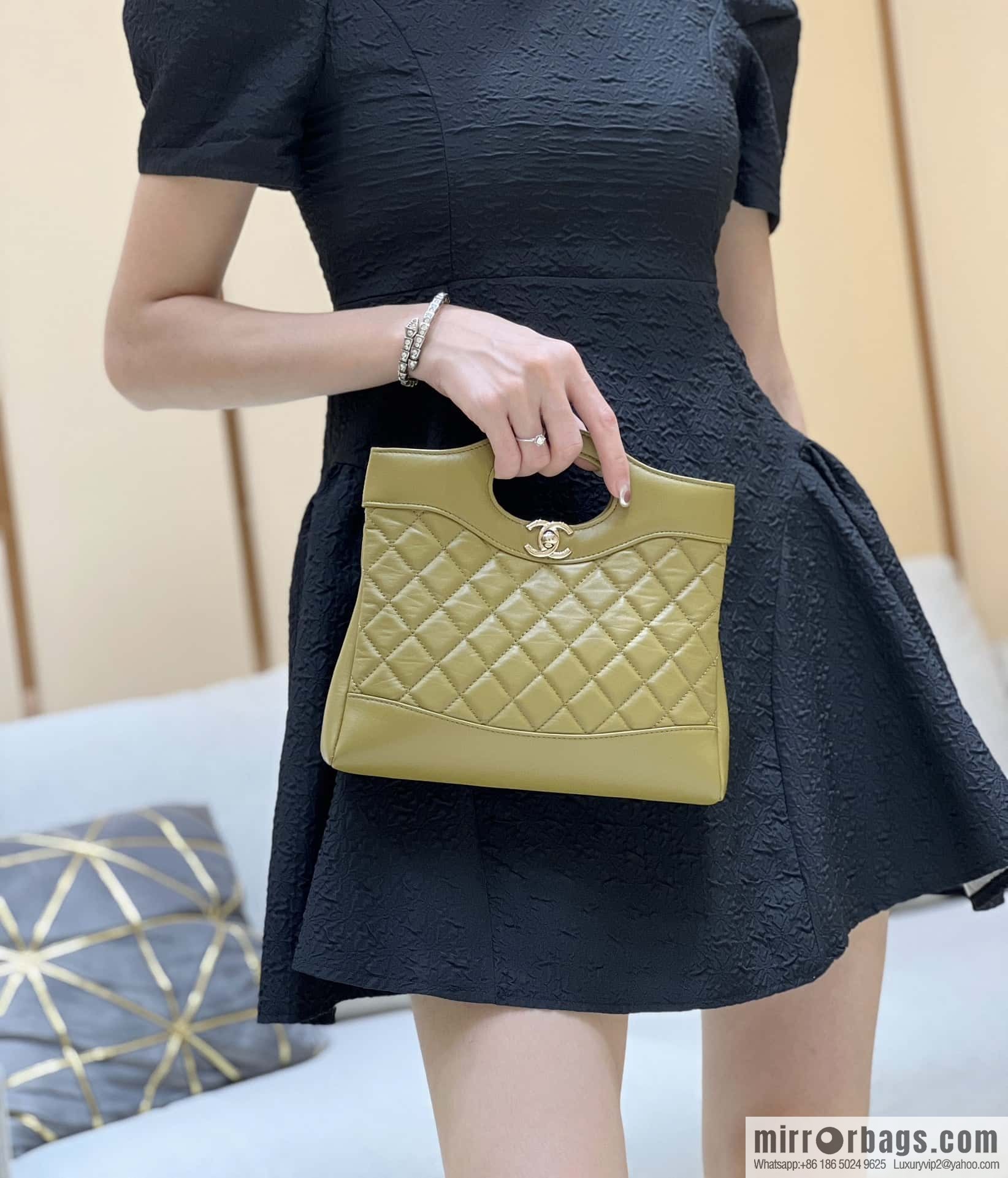 CHANEL 23A Superior Handicraft Series 31bag mini AS4133 olive green