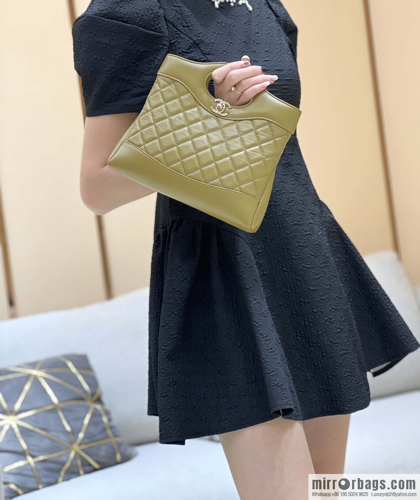 CHANEL 23A Superior Handicraft Series 31bag mini AS4133 olive green