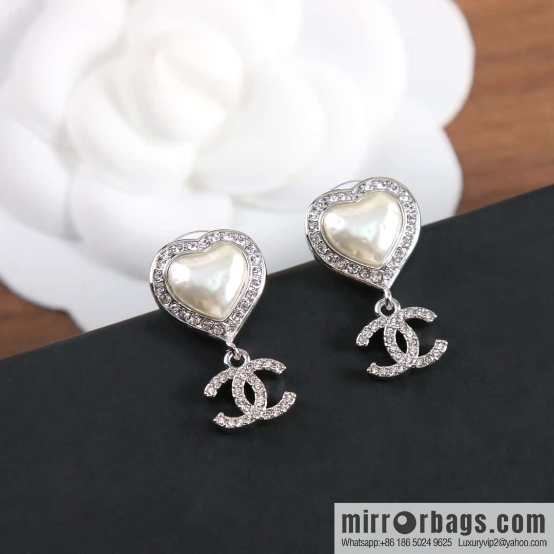 New ☑️ Chanel C2 double c peach heart love stud earrings