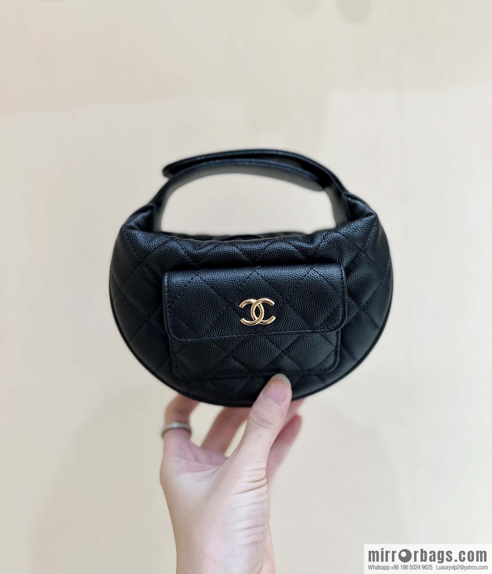 CHANEL 23B Autumn and Winter Preview Series, Litchi Leather Hula Hoop AP3467