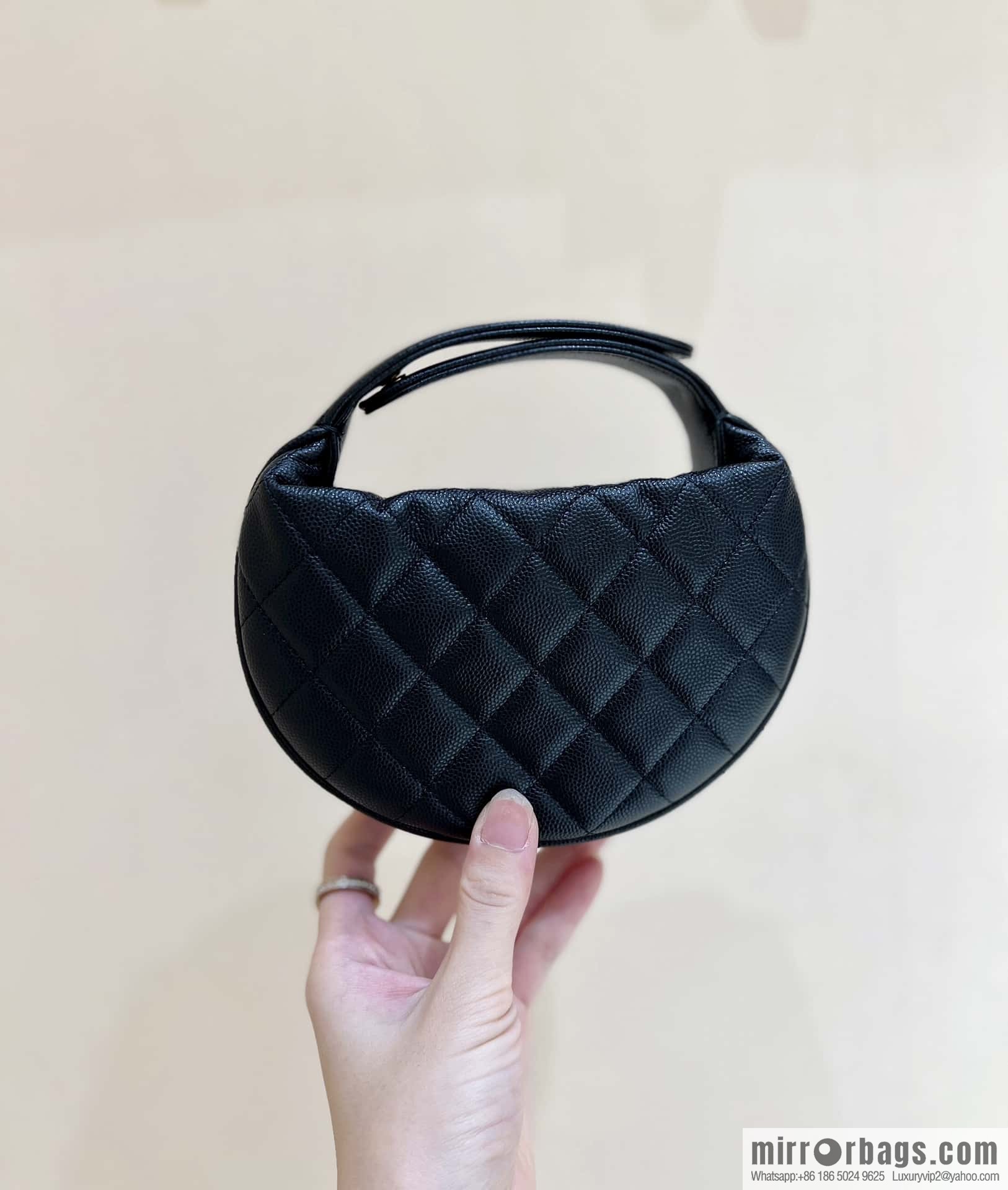 CHANEL 23B Autumn and Winter Preview Series, Litchi Leather Hula Hoop AP3467