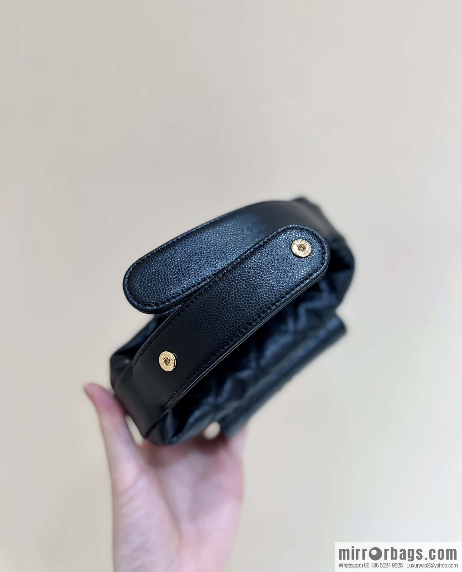 CHANEL 23B Autumn and Winter Preview Series, Litchi Leather Hula Hoop AP3467