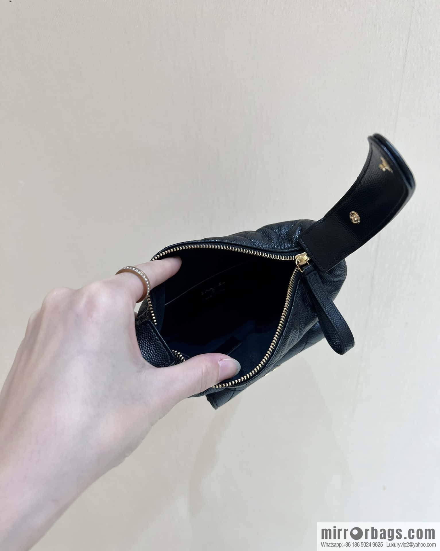 CHANEL 23B Autumn and Winter Preview Series, Litchi Leather Hula Hoop AP3467