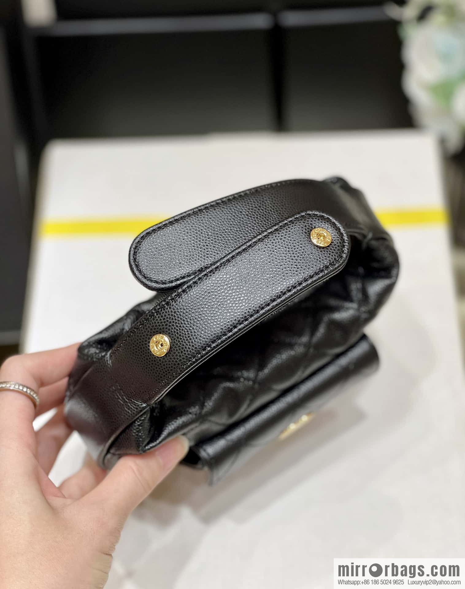 CHANEL 23B Autumn and Winter Preview Series, Litchi Leather Hula Hoop AP3467