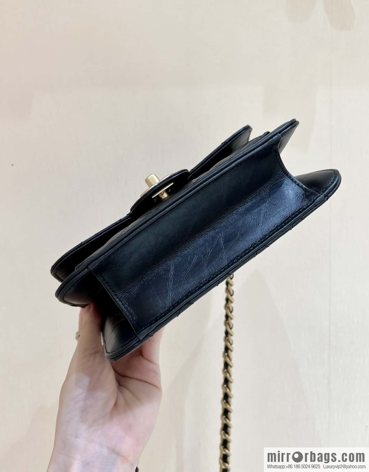 CHANEL 23S Spring/Summer Collection, Tofu Bun AS4051