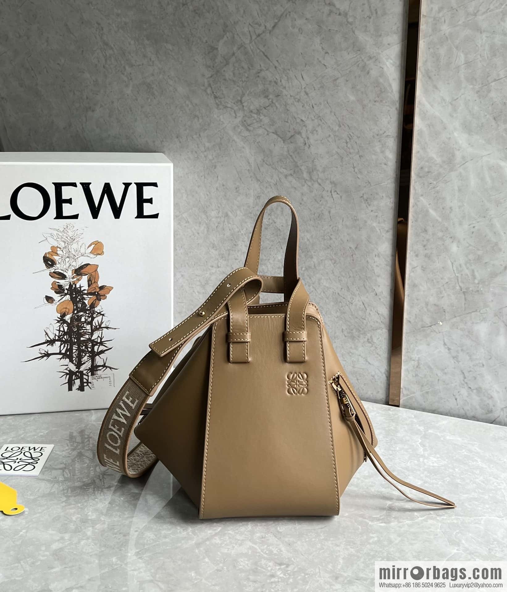 LOEWE 2023 Monochrome glaze satin series Hammock bag Hammock bag 0682