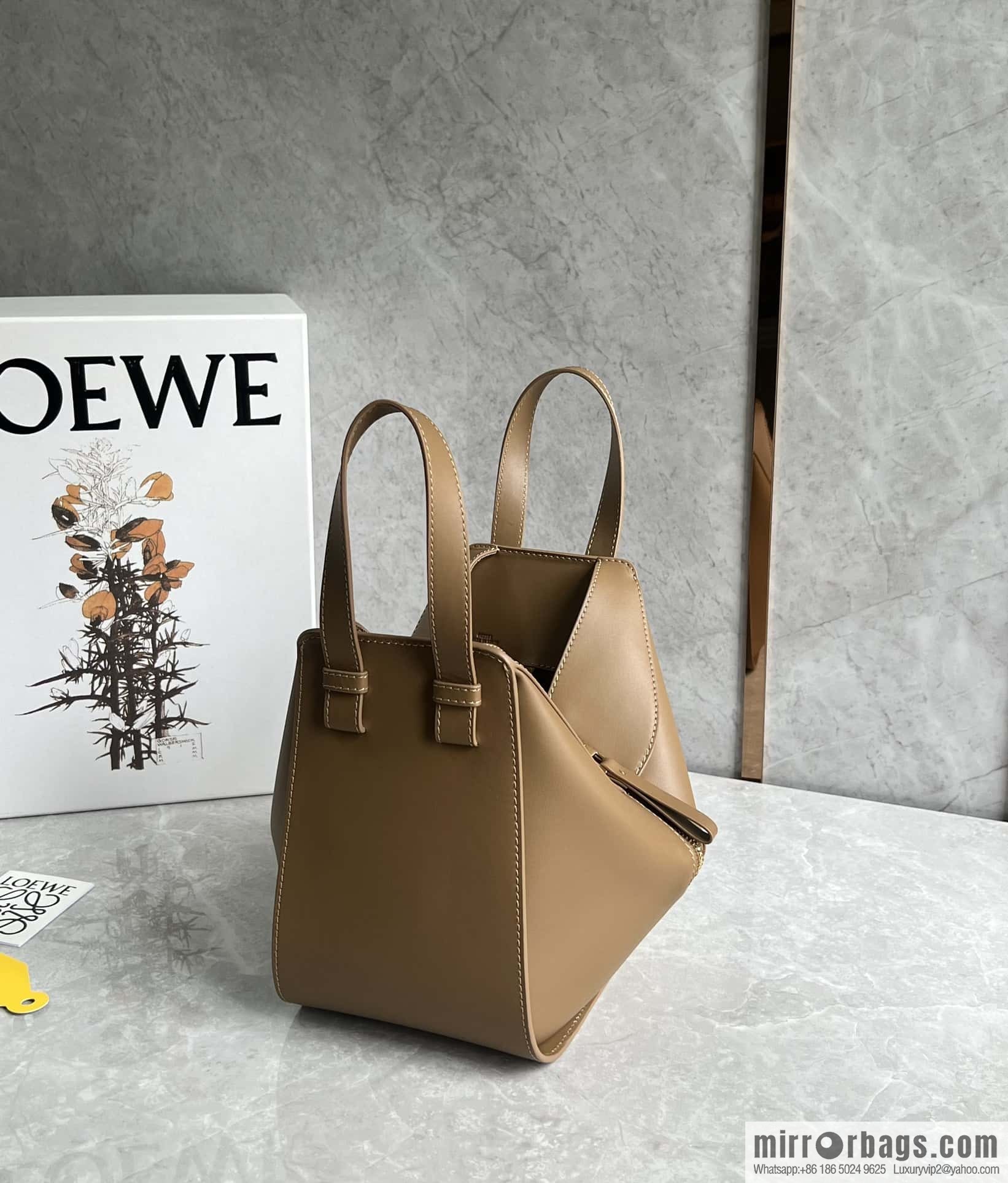 LOEWE 2023 Monochrome glaze satin series Hammock bag Hammock bag 0682