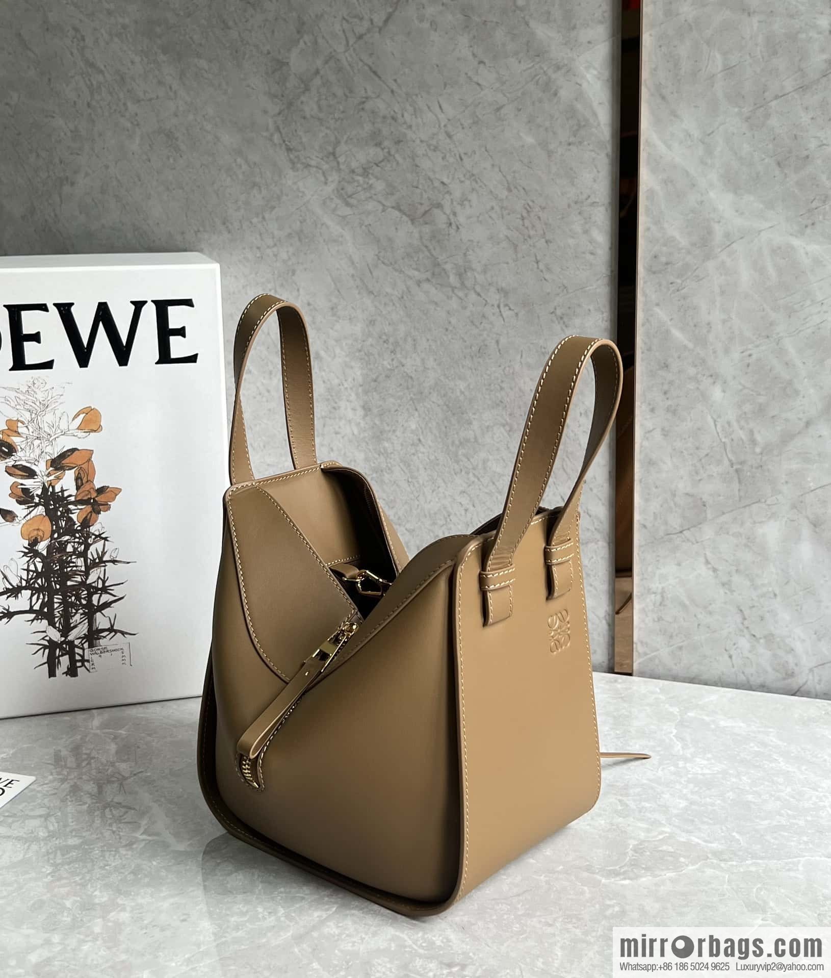 LOEWE 2023 Monochrome glaze satin series Hammock bag Hammock bag 0682