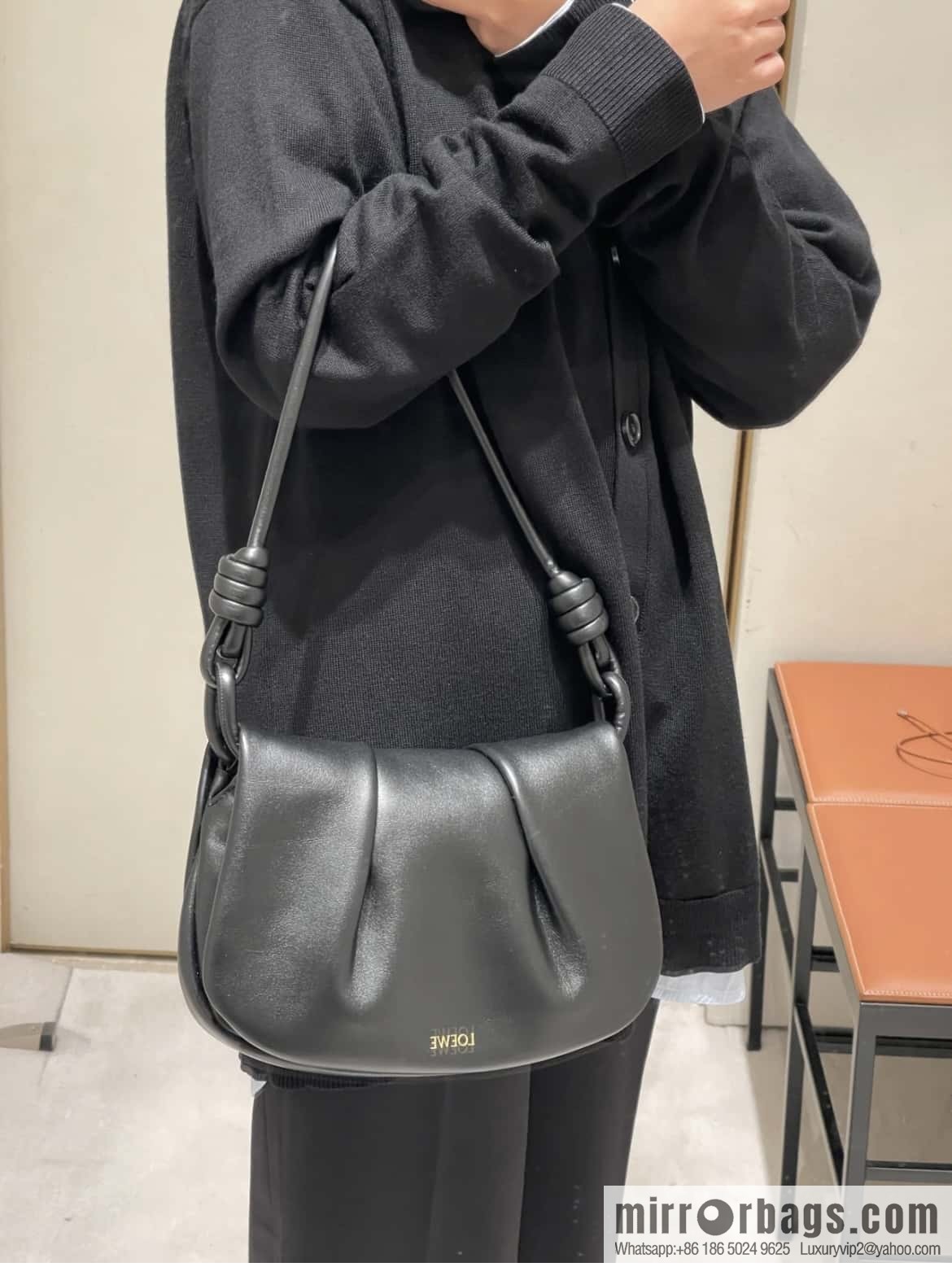 LOEWE latest series Paseo new member Paseo Satchel 0686 black
