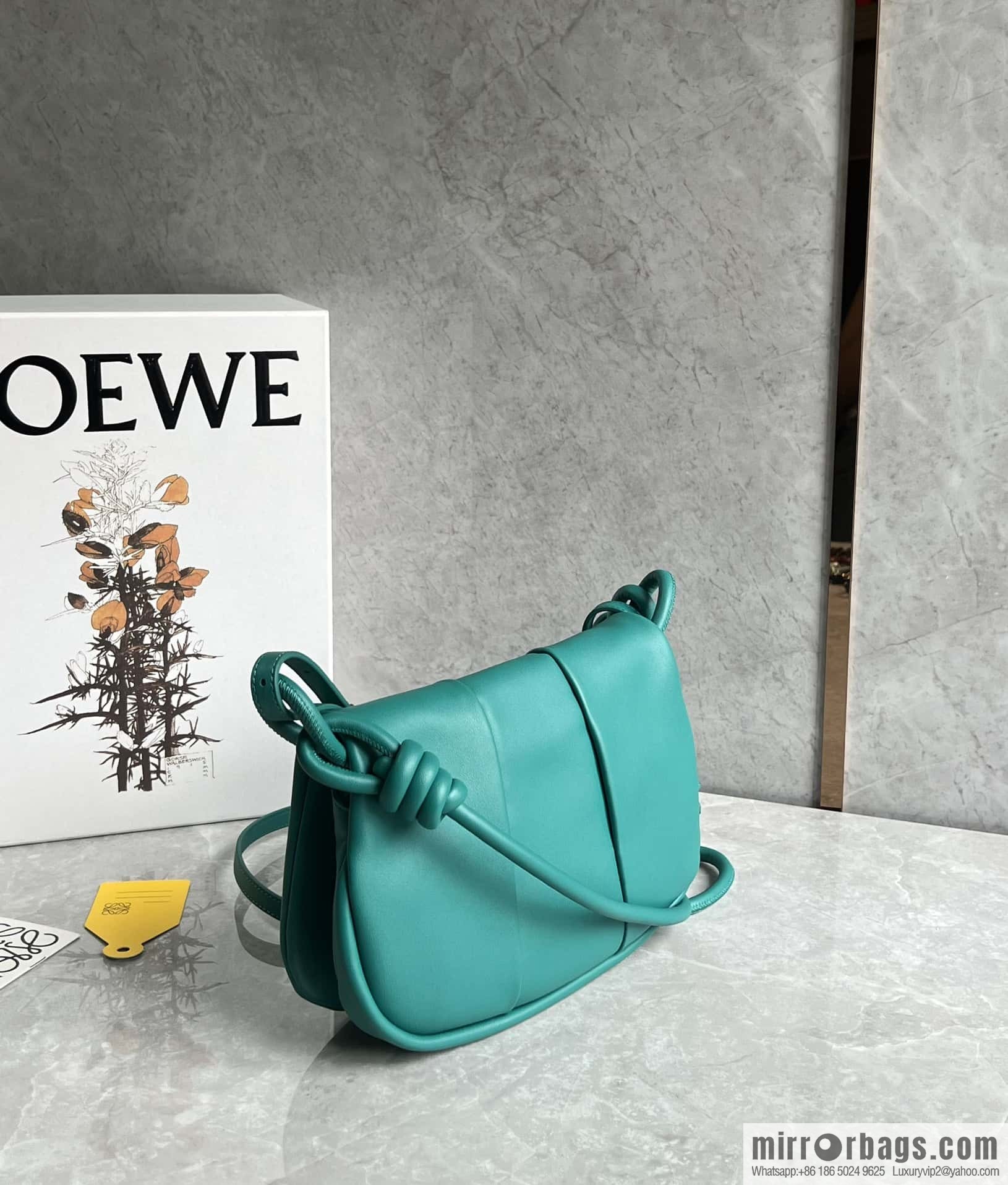 LOEWE latest series Paseo new member Paseo Satchel 0686 green